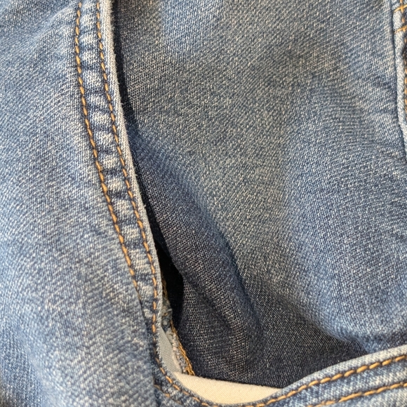 Women's Lane Bryant Denim Capri - Picture 3 of 6